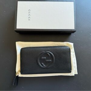 Gucci Soho Cellarius Double Logo Black Pebbled Leather Zip Around Clutch Wallet